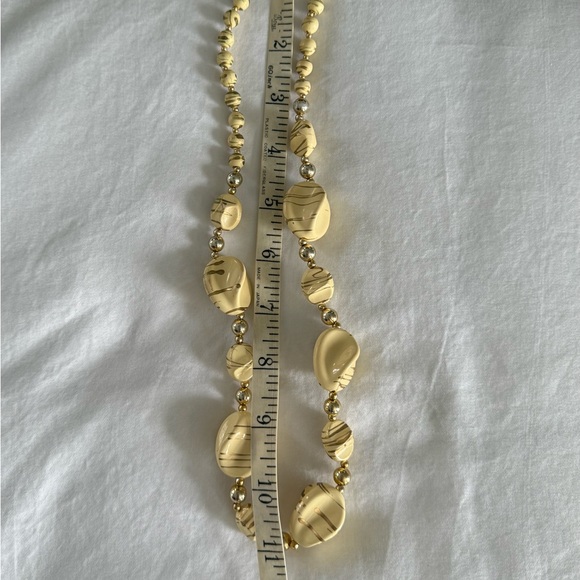 Vintage Elegant Gold and Cream Beaded Necklace Set - Picture 3 of 3